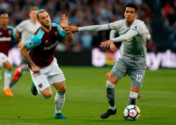 势同样不容 势同样不容