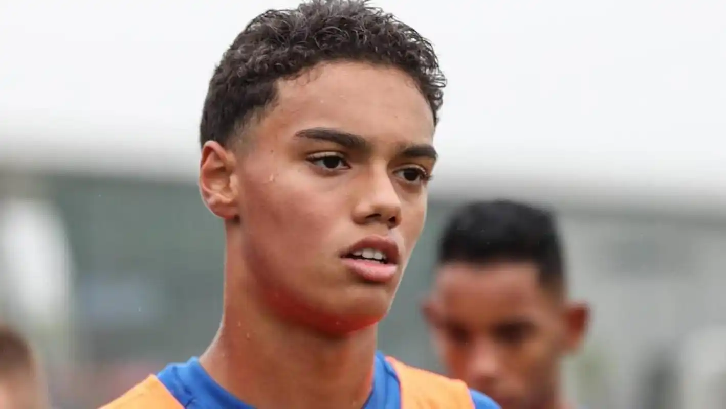 胜立下汗马 胜立下汗马